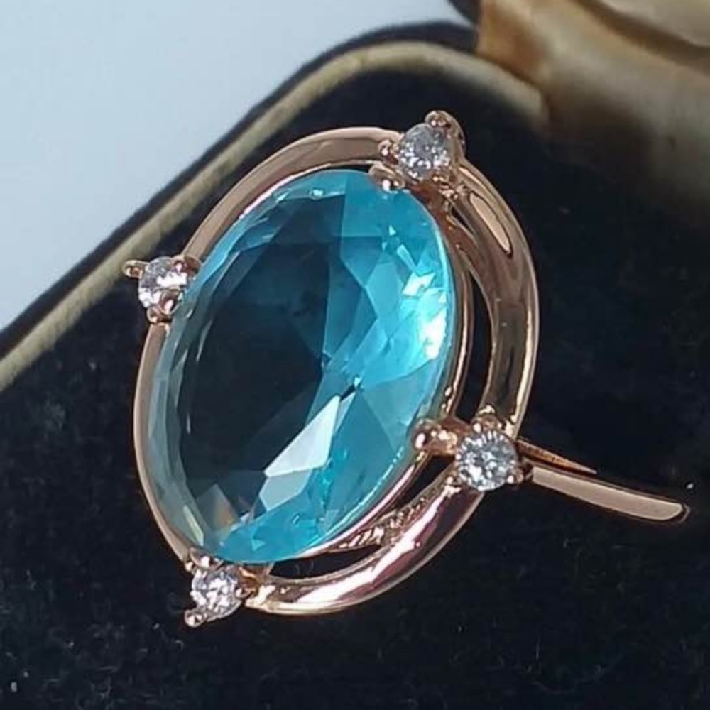 585/14k Rose Gold Ring with Oval Aquamarine Gemstone and Accent Stones